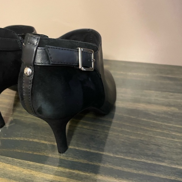 Essex Lane Jasmine Bootie. 8.5 - Picture 5 of 7